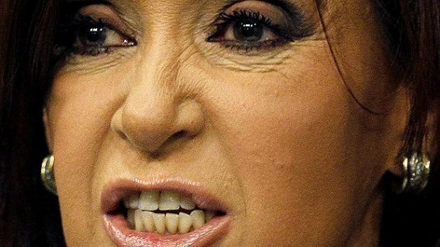 Cristina Kirchner se resiste a devolver el dinero que robó y la justicia avanza sobre sus bienes.