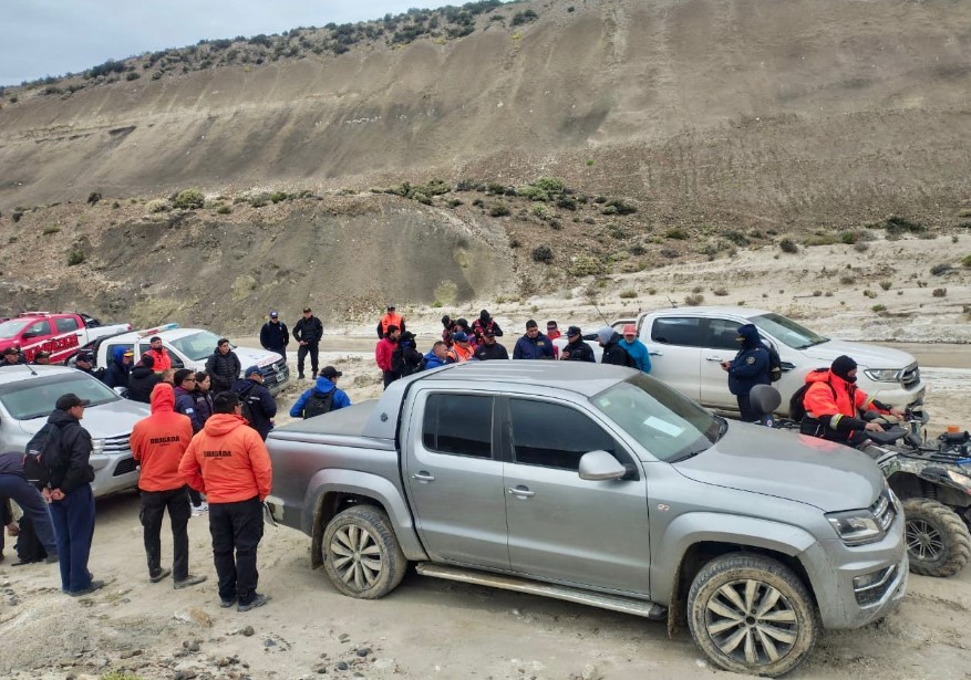 Búsqueda intensiva por la pareja desaparecida en Comodoro: rastrillaje con drones, canes y más de 60 efectivos